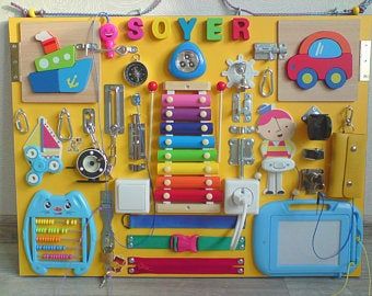 cach-lam-do-choi-theo-phuong-phap-Montessori-bang-busy-board-do-choi-ban-ron