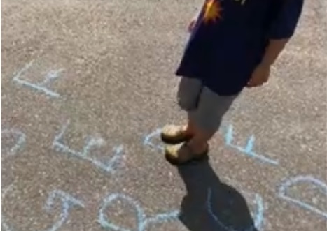 cach-lam-do-choi-theo-phuong-phap-Montessori-hoc-chu-cai-chu-so