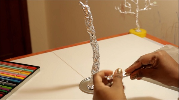 cach-lam-cay-xanh-mam-non-tu-giay-bac-va-xop-bot