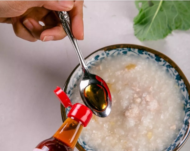 Trẻ mấy tháng tuổi thì cho ăn nước mắm