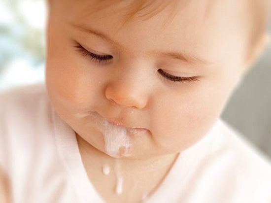 Mẹo cách chữa nôn trớ ở trẻ sơ sinh