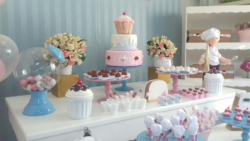 Cách bày bánh kẹo sinh nhật cho bé