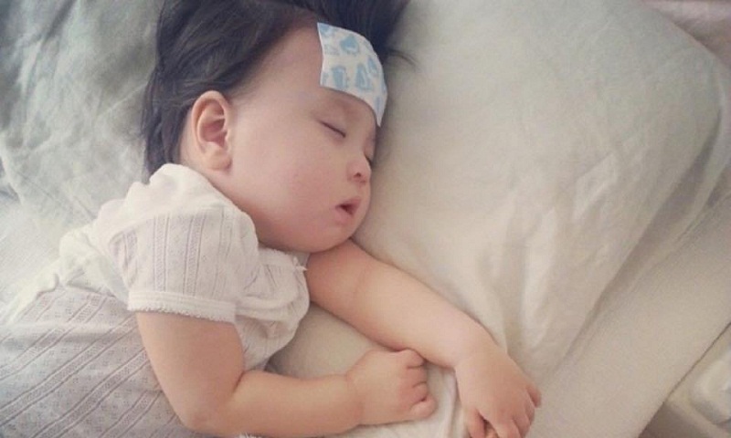 Cách hạ sốt nhanh cho trẻ dưới 1 tuổi