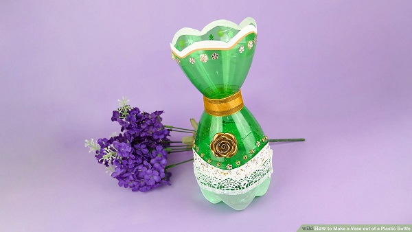 Cach-lam-binh-hoa-bang-chai-nhua