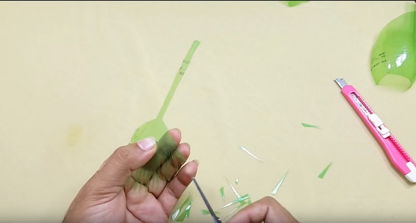 Cach-lam-cay-co-bang-chai-nhua