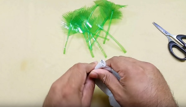 Cach-lam-cay-co-bang-chai-nhua