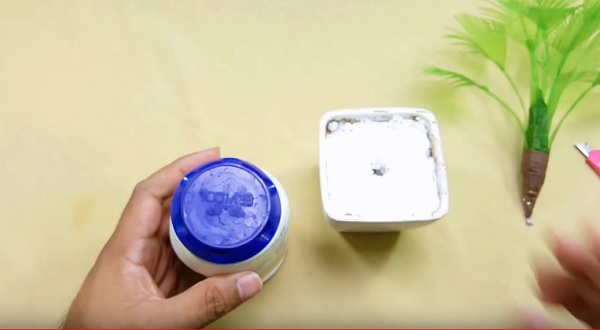 Cach-lam-cay-co-bang-chai-nhua