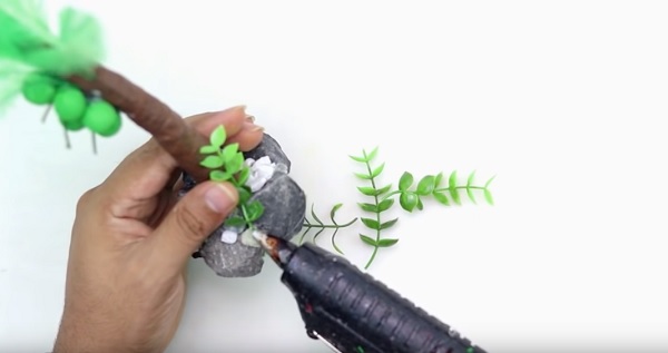 Cach-lam-cay-dua-bang-chai-nhua