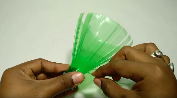 Cach-lam-cay-thong-bang-chai-nhua