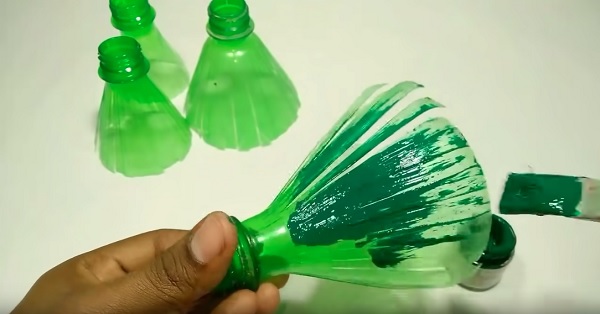 Cach-lam-cay-thong-bang-chai-nhua