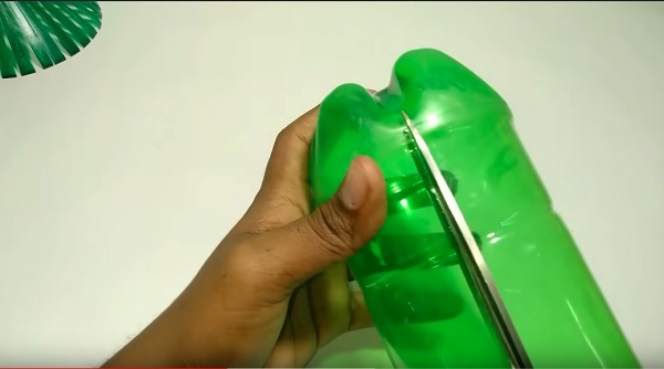 Cach-lam-cay-thong-bang-chai-nhua