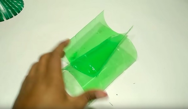 Cach-lam-cay-thong-bang-chai-nhua