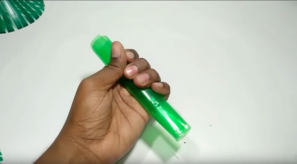 Cach-lam-cay-thong-bang-chai-nhua