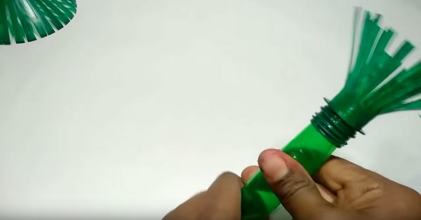 Cach-lam-cay-thong-bang-chai-nhua