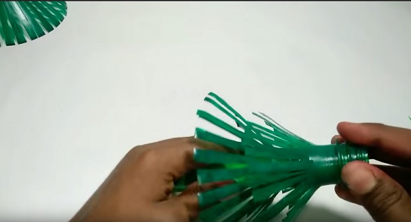 Cach-lam-cay-thong-bang-chai-nhua