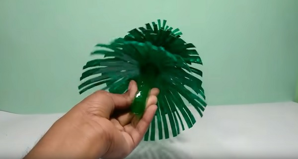 Cach-lam-cay-thong-bang-chai-nhua