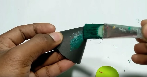 Cach-lam-cay-thong-bang-chai-nhua