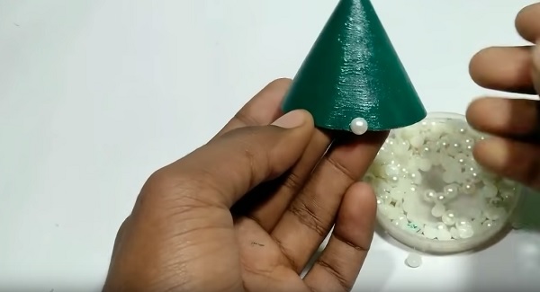 Cach-lam-cay-thong-bang-chai-nhua