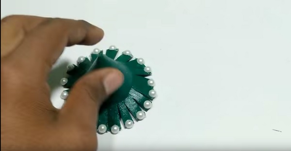 Cach-lam-cay-thong-bang-chai-nhua