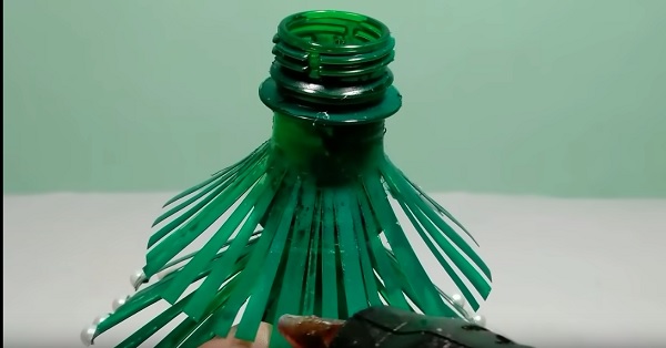 Cach-lam-cay-thong-bang-chai-nhua