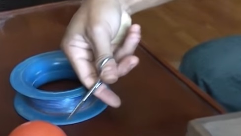cach-lam-chau-hoa-treo-tu-qua-bong-nhua