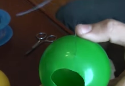 cach-lam-chau-hoa-treo-tu-qua-bong-nhua
