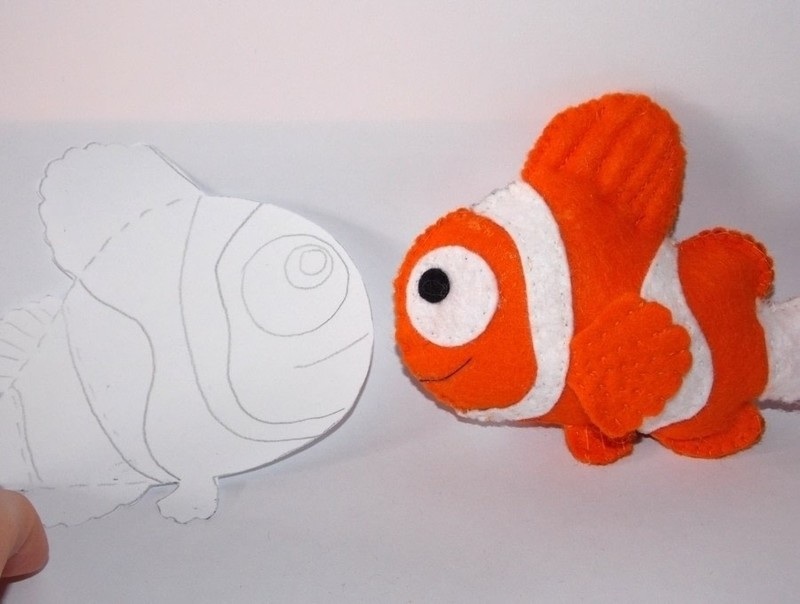 cach-lam-con-ca-vang-nemo-bang-vai-ni
