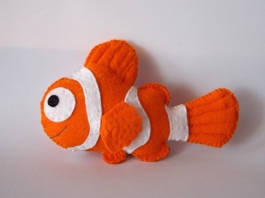 cach-lam-con-ca-vang-nemo-bang-vai-ni