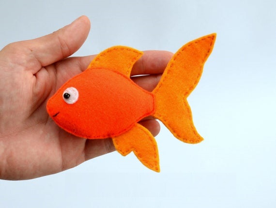 cach-lam-con-ca-vang-nemo-bang-vai-ni