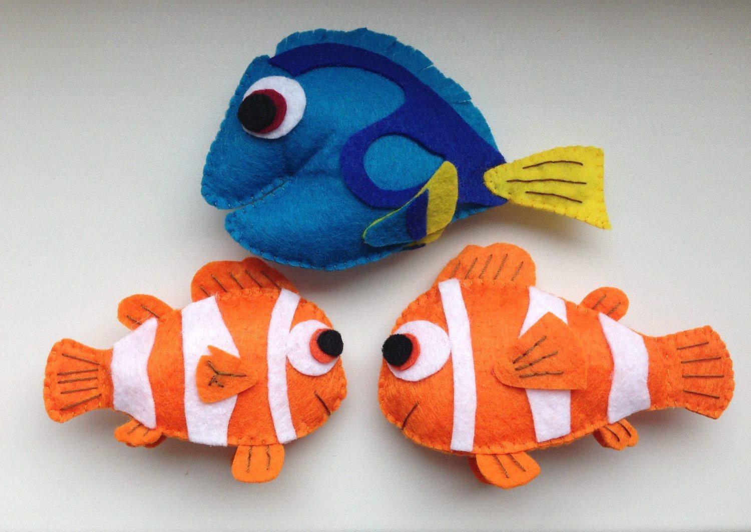 cach-lam-con-ca-vang-nemo-bang-vai-ni