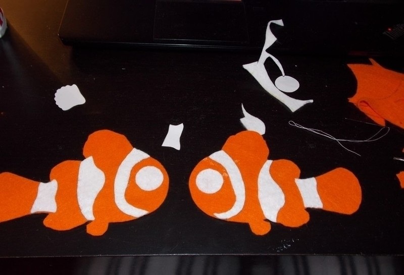 cach-lam-con-ca-vang-nemo-bang-vai-ni