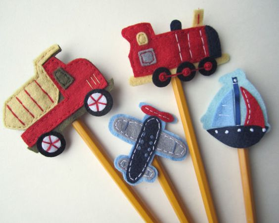 cach-lam-do-choi-cai-but-bang-vai-ni