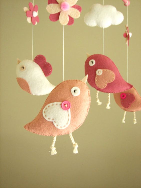 cach-lam-do-choi-chu-treo-cui-cho-be-bang-vai-ni