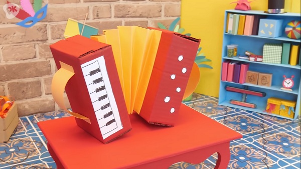 cach-lam-do-choi-goc-am-nhac-dan-phong-cam-dan-xep-dan-accordion-cho-be