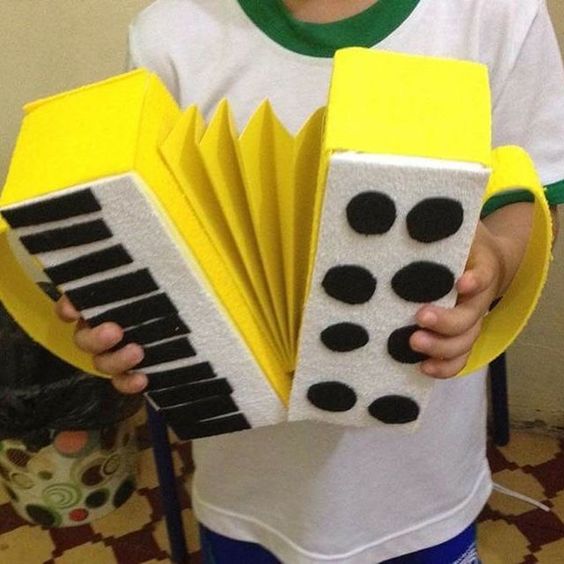 cach-lam-do-choi-goc-am-nhac-dan-phong-cam-dan-xep-dan-accordion-cho-be