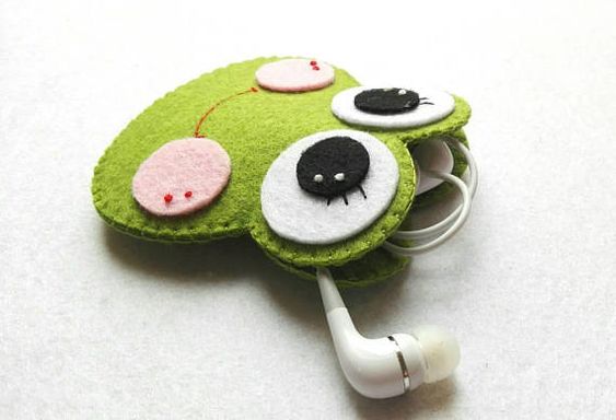 cach-lam-do-choi-tui-dung-do-dung-but-bang-vai-ni