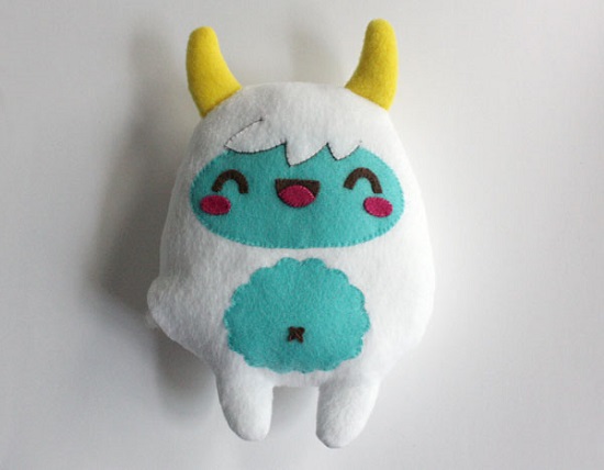 cach-lam-thu-nhoi-bong-bang-vai-ni-quai-vat-Yeti-Plush-Plushie