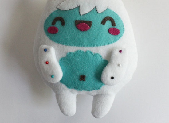 cach-lam-thu-nhoi-bong-bang-vai-ni-quai-vat-Yeti-Plush-Plushie
