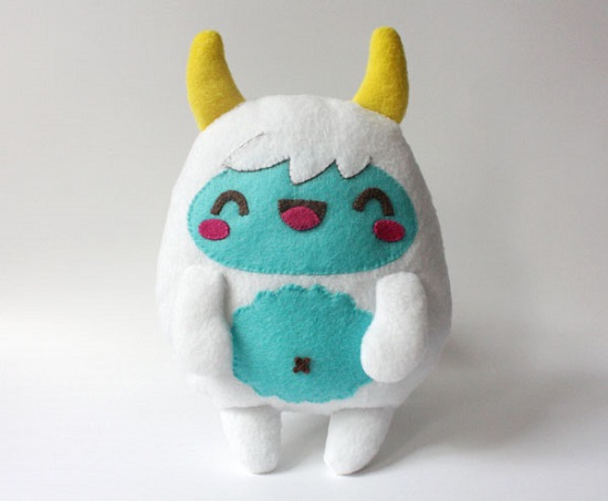 cach-lam-thu-nhoi-bong-bang-vai-ni-quai-vat-Yeti-Plush-Plushie