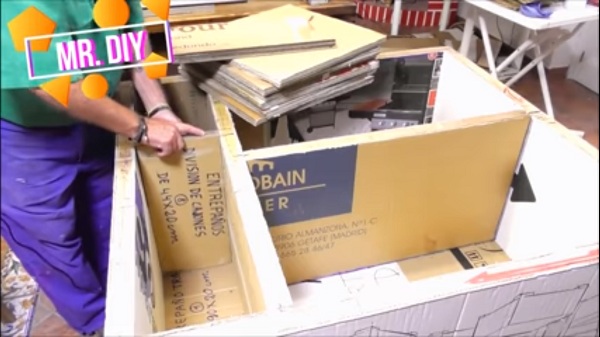 cach-lam-tu-quan-ao-co-lon-bang-bia-carton