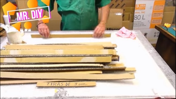 cach-lam-tu-quan-ao-co-lon-bang-bia-carton