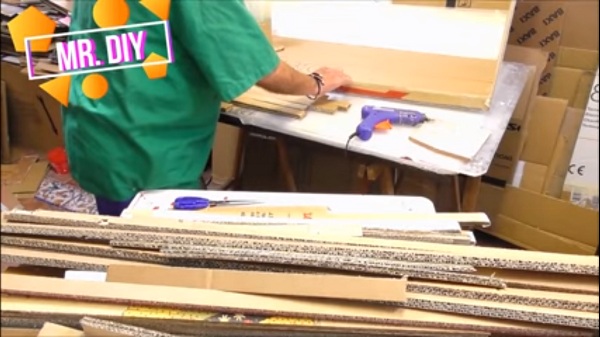 cach-lam-tu-quan-ao-co-lon-bang-bia-carton