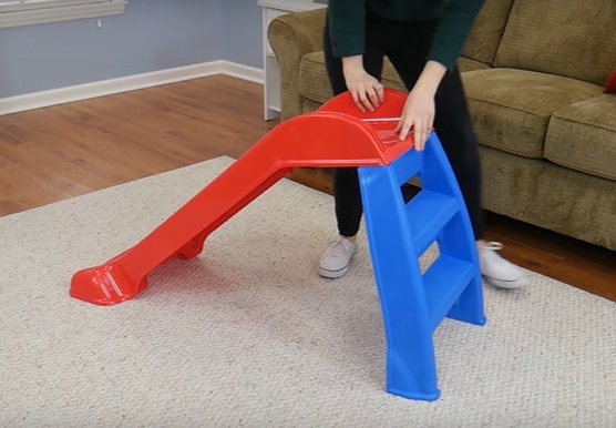 cach-lap-cau-truot-cho-be-Little-Tikes