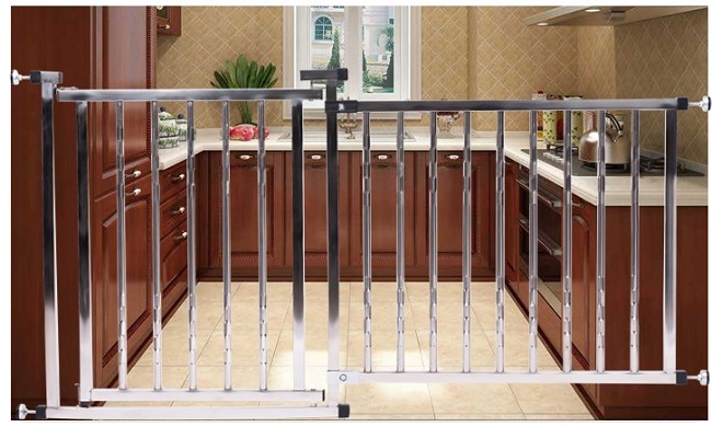 chan-cau-thang-chan-cua-inox-khong-khoan-duc-h8