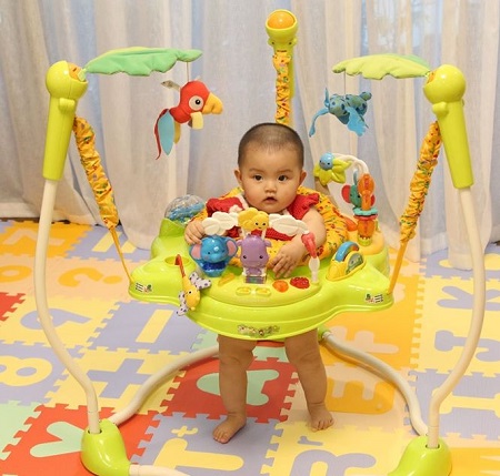 cho-thue-jumperoo-cho-tre-Thuedochoitot-3