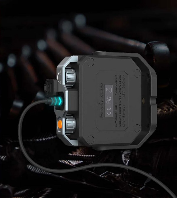 den-cam-trai- Fenix-CL28R-4