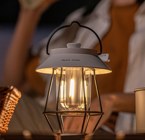 den-cam-trai-Retro-lamp-1
