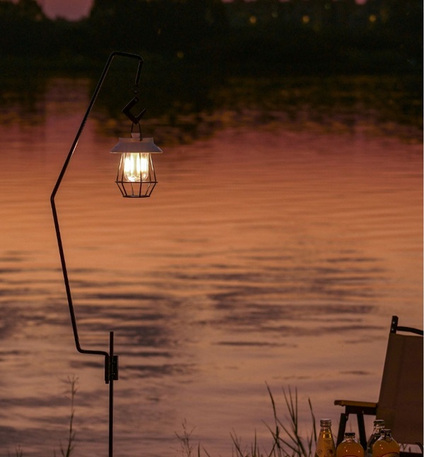 den-cam-trai-Retro-lamp