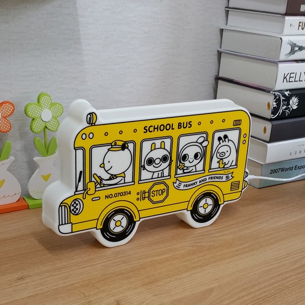 den-ngu-treo-tuong-cho-be-hinh-o-to-bus-hoc-sinh-h10