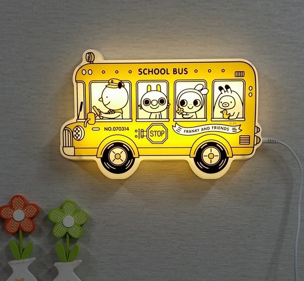 den-ngu-treo-tuong-cho-be-hinh-o-to-bus-hoc-sinh-h7
